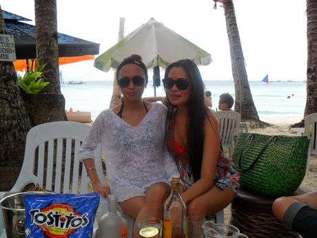 Outgoing Filipina girlfriend looking hot in bikini