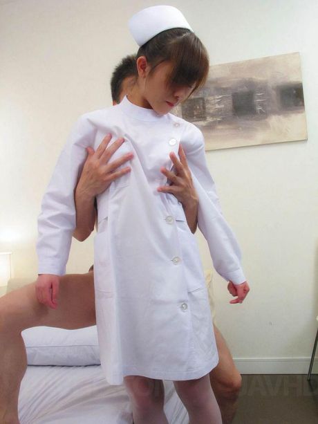 Miina Minamoto, the targeted nurse. Her beautiful big breasts under the white coat are licked, and when she is fucked, she becomes a lewd nurse who devours the cock in cowgirl position!