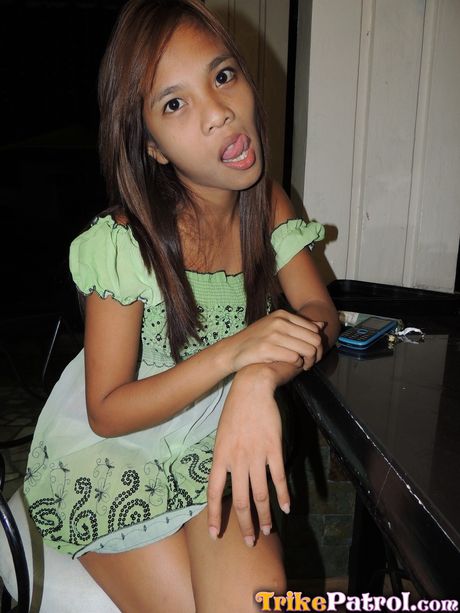 Asian amateur Yumi gets her hairy pussy licked and dicked by a horny guy