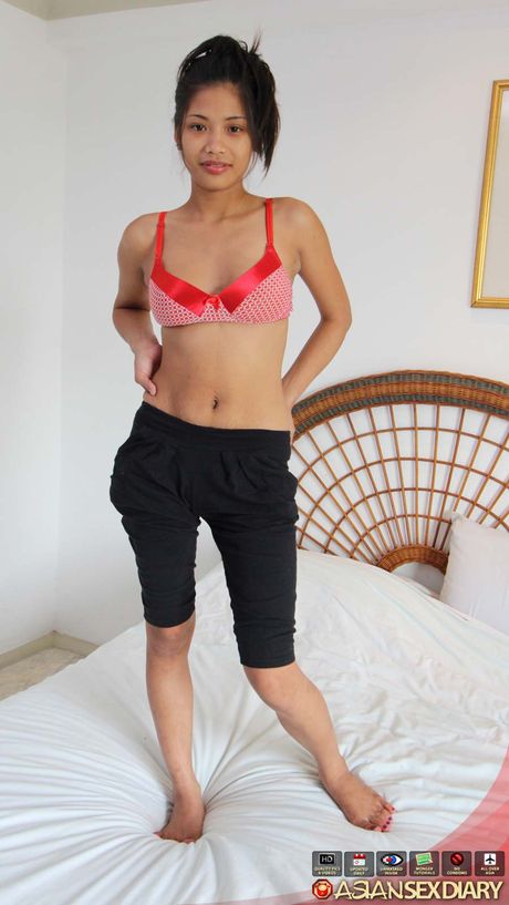 Asian amateur Franciska gets her hairy pussy fucked by a guy