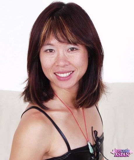 Asian lady with tiny tits gets her pussy filled hard