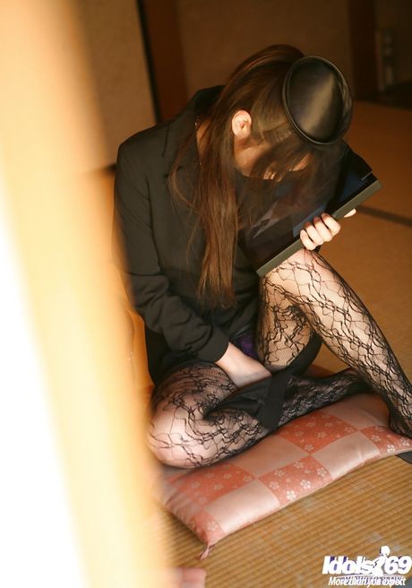 Attractive japanese hottie Miho Sonoda in sexy undies exposes her ass