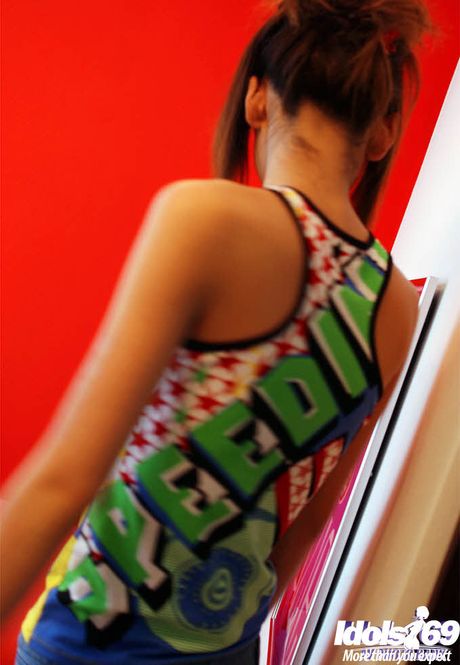 Rangy japanese teen Izumi in erotic scene